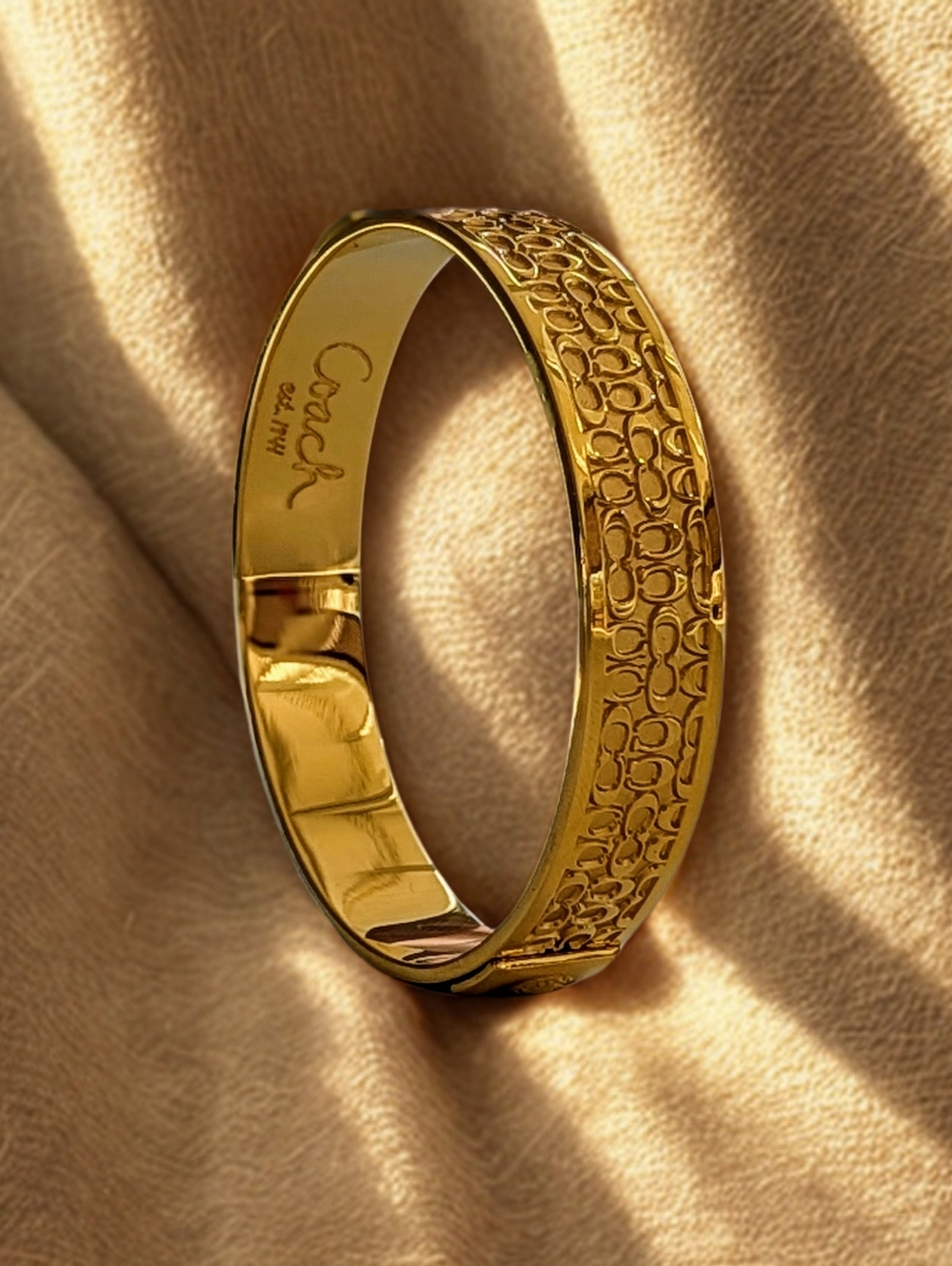 Coach Signature C Wide Bangle Bracelet Gold Tone Continuous Band 43g Pristine - Picture 6 of 6